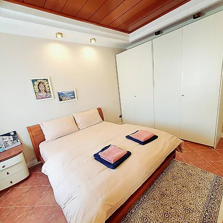 Apartment Aparttastic - By Ujza Tirana